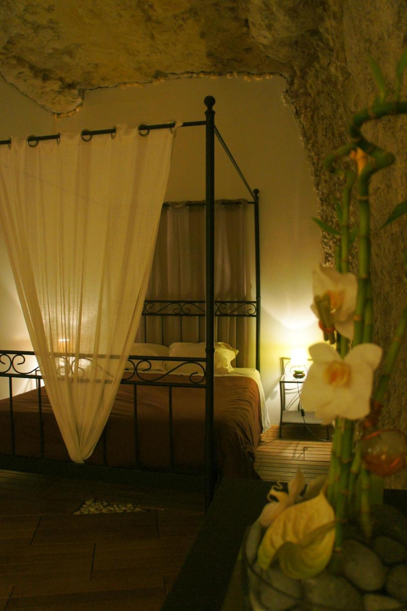 Chambres D'Hotes Troglodytes Le Clos De L'Hermitage 阿姆博斯 外观 照片
